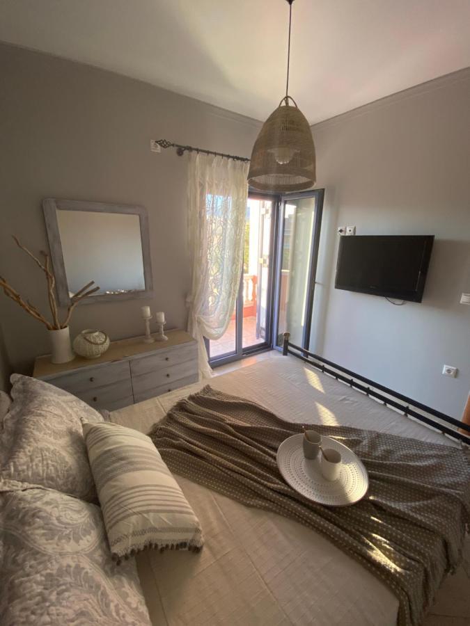 Ostraco Suite 2 Nafpaktos エクステリア 写真
